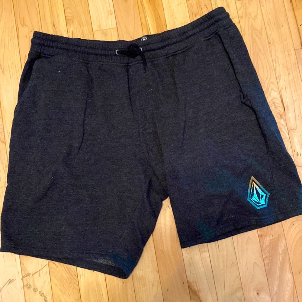 Volcom men’s shorts size XL